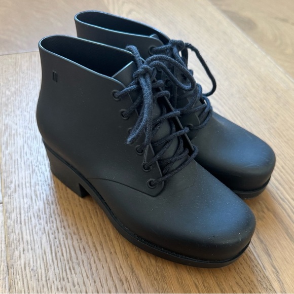 Mini Melissa Stellar Lace Up Ankle Boots Kids - EUC - Girls Size 1 - Black - Picture 2 of 7